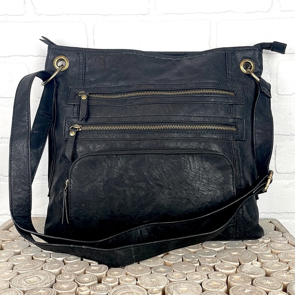 Bueno Bags Bueno Rustego Triple Zip Black Vegan Leather Adjustable